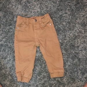 7’s Khaki Joggers